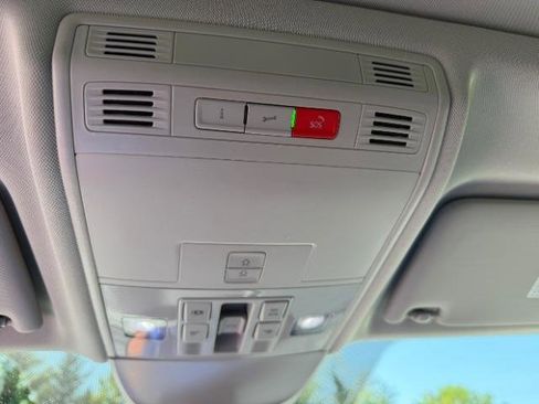 Used 2024 Volkswagen Taos SE w/ Panoramic Sunroof Package image 29