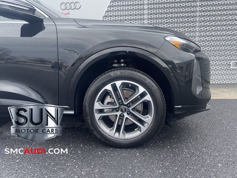 Certified 2025 Audi Q5 Premium w/ Convenience Package image 4