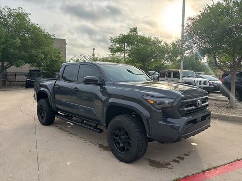 Used 2025 Toyota Tacoma SR image 3