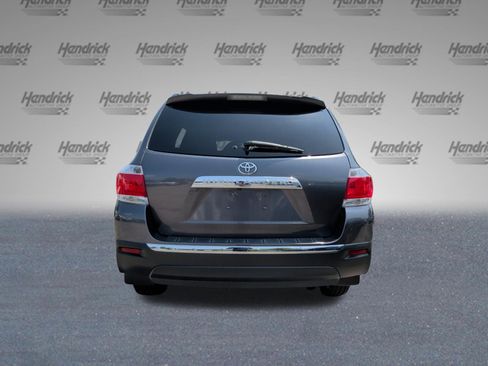 Used 2013 Toyota Highlander Plus FWD image 8