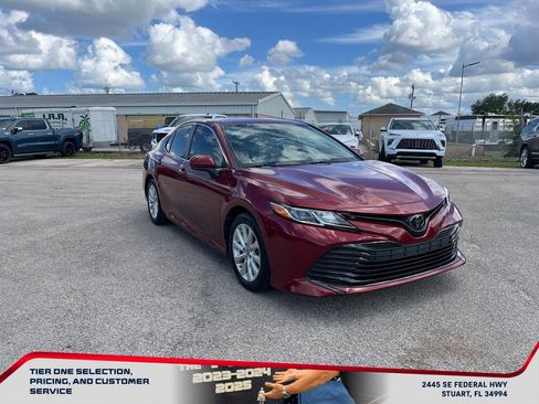 Used 2020 Toyota Camry LE FWD image 3