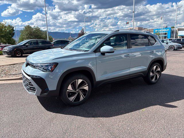 New 2026 Volkswagen Taos SE AWD/4WD image 3