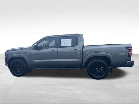 Used 2025 Nissan Frontier SV RWD image 2