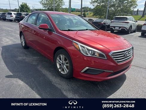 Used 2017 Hyundai Sonata SE FWD image 1