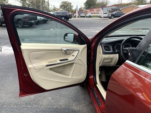 Used 2013 Volvo S60 T5 image 9