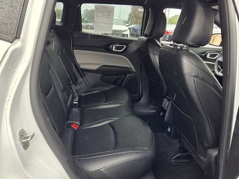 Used 2025 Jeep Compass Limited AWD/4WD image 16