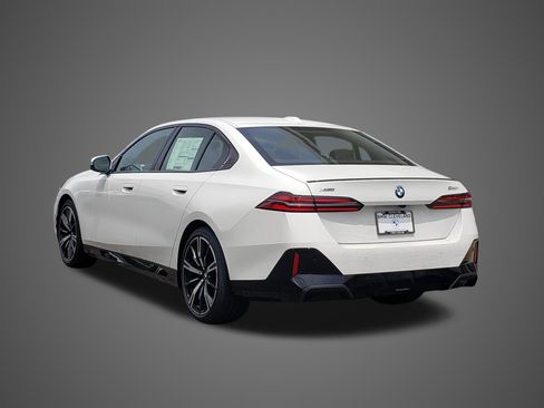 New 2027 BMW 530i xDrive w/ M Sport Package AWD/4WD image 7
