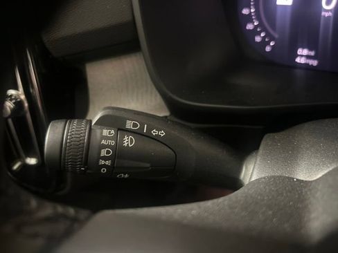 Used 2025 Volvo XC40 B5 Plus AWD/4WD image 21