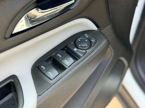 Used 2024 Chevrolet Equinox LS w/ LS Convenience Package FWD image 19