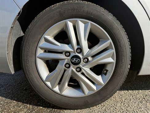 Used 2020 Hyundai Elantra SEL image 33