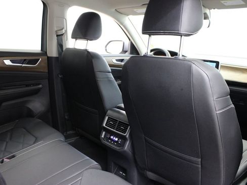 Used 2025 Volkswagen Atlas SE FWD image 20