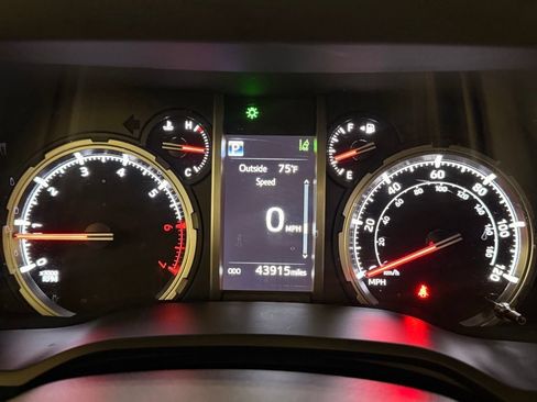 Used 2023 Toyota 4Runner TRD Off-Road AWD/4WD image 19