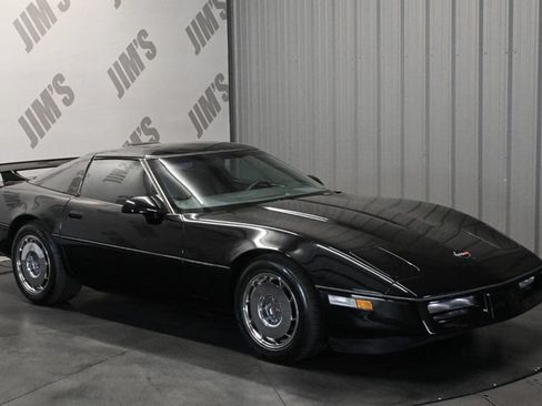 Used 1987 Chevrolet Corvette Coupe RWD image 3