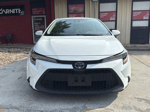 Used 2022 Toyota Corolla LE FWD image 2