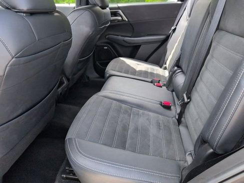 Used 2025 Mitsubishi Outlander SE FWD image 27