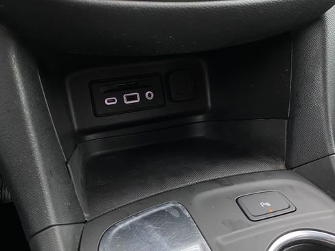 Used 2023 Chevrolet Equinox LT FWD image 17