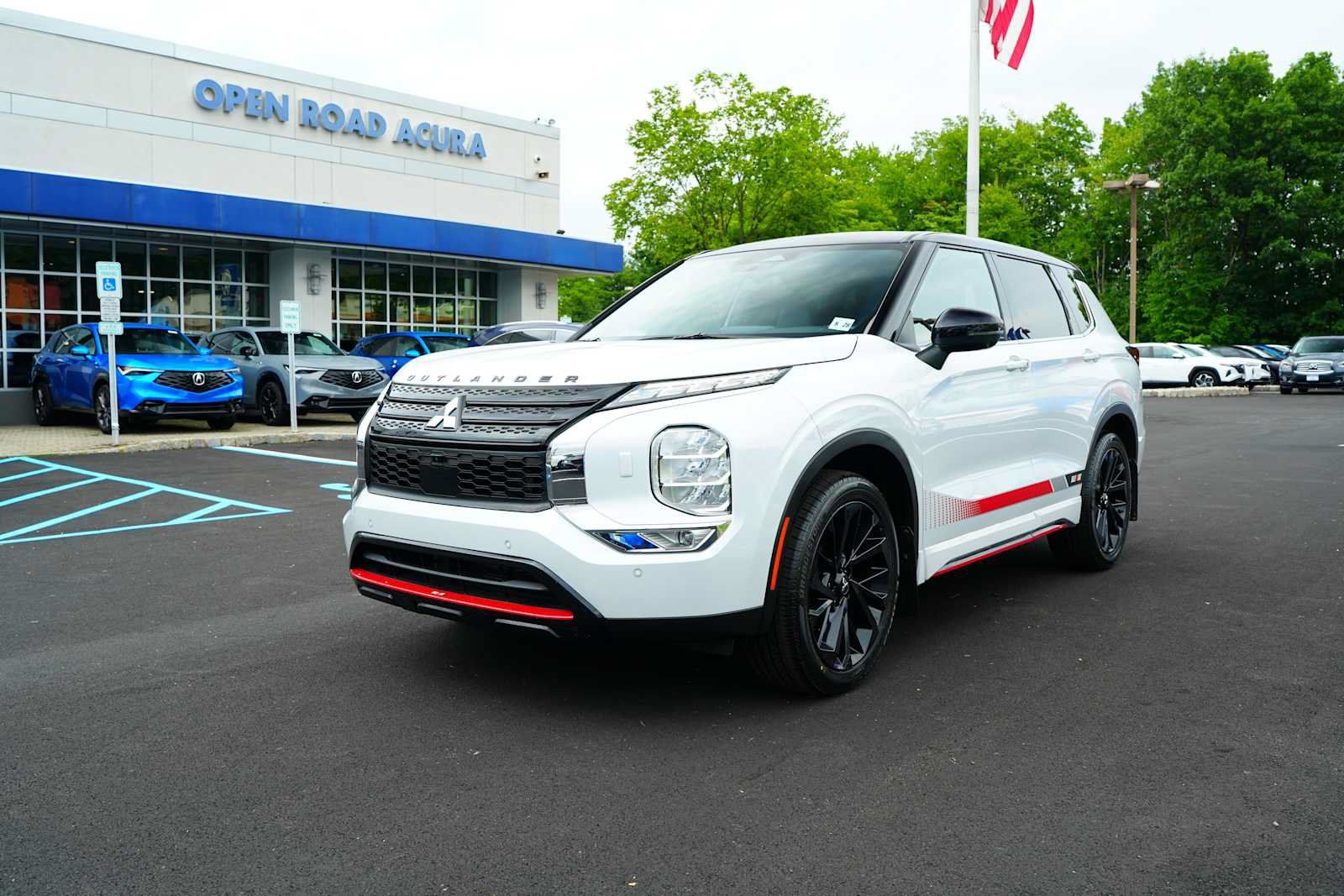 Used 2023 Mitsubishi Outlander Ralliart AWD/4WD image 3