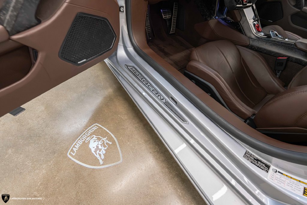 Used 2020 Lamborghini Huracan EVO AWD/4WD image 38