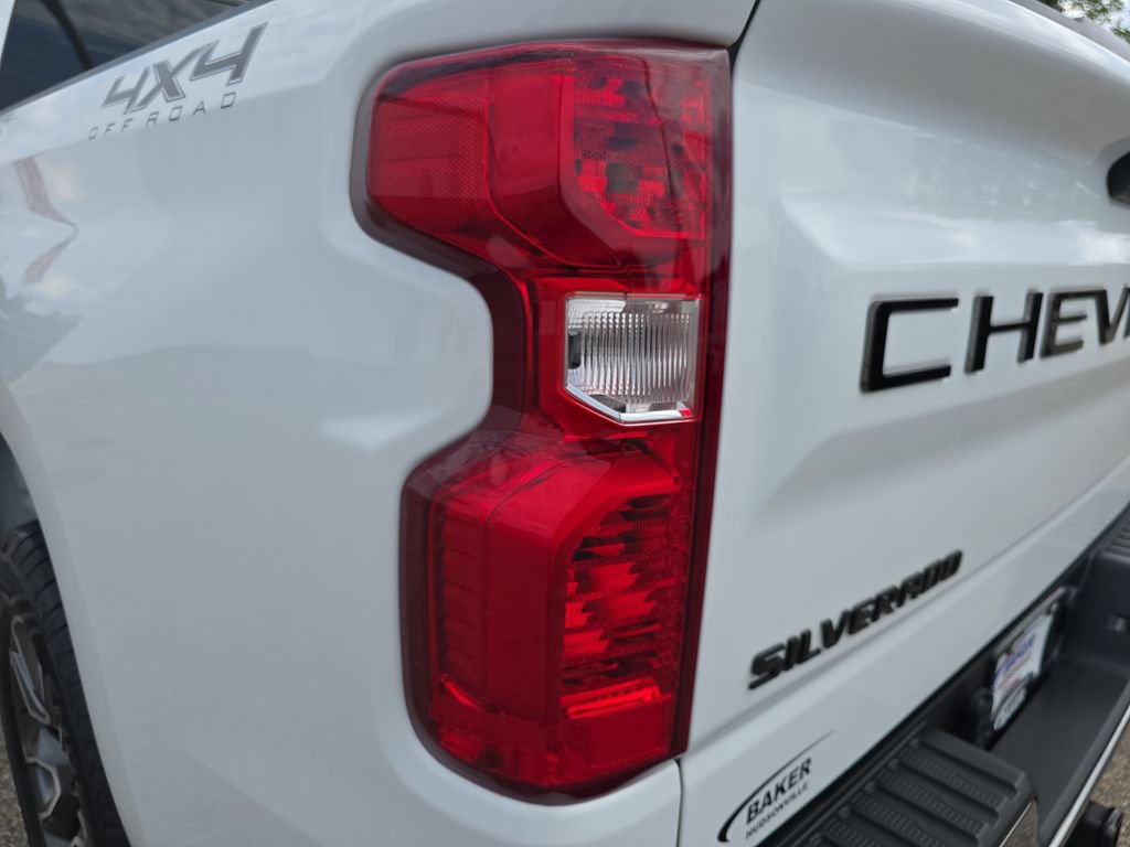 Used 2023 Chevrolet Silverado 1500 LT AWD/4WD image 33