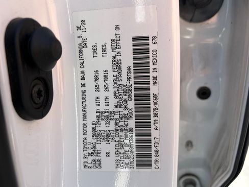 Used 2021 Toyota Tacoma TRD Off-Road w/ Technology Package AWD/4WD image 32