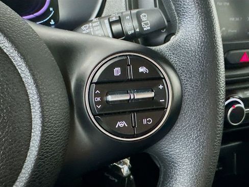 Used 2025 Kia Soul LX w/ LX Technology Package FWD image 26