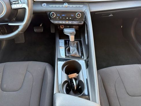 Used 2025 Hyundai Elantra SEL FWD image 25