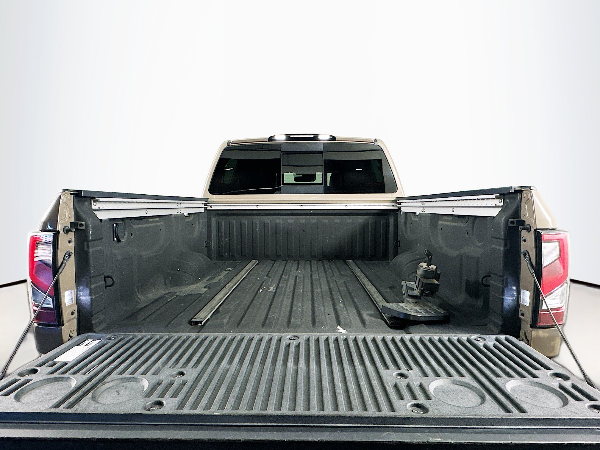 Used 2021 Nissan Titan PRO-4X w/ Pro-4x Convenience Package AWD/4WD image 31