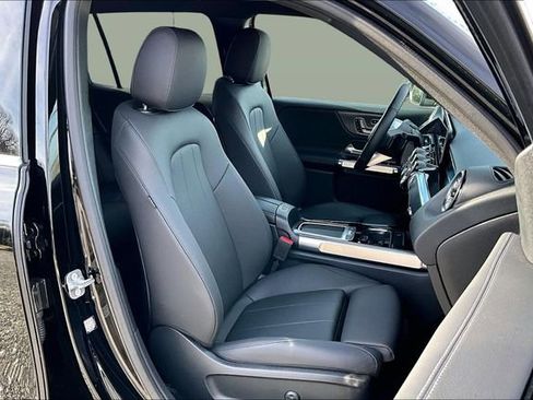 Certified 2025 Mercedes-Benz GLB 250 250 image 31