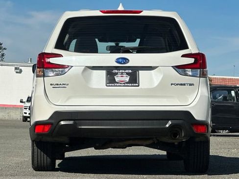 Used 2022 Subaru Forester Base image 5