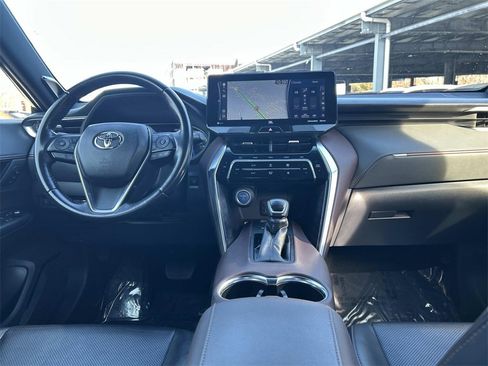 Used 2021 Toyota Venza XLE image 18