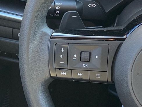 Used 2023 Nissan Rogue SV image 8