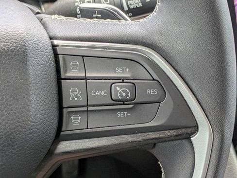 Used 2025 Jeep Grand Cherokee L Limited RWD image 29