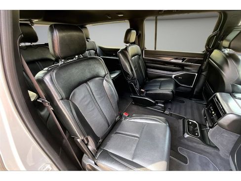 Used 2024 Jeep Wagoneer Series II AWD/4WD image 42