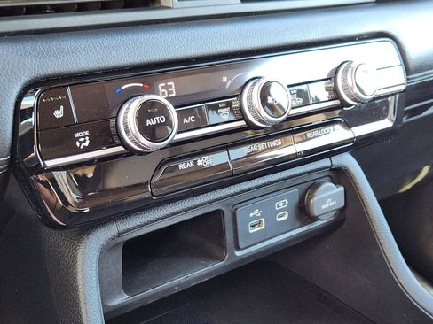 Used 2023 Honda Pilot Touring image 18