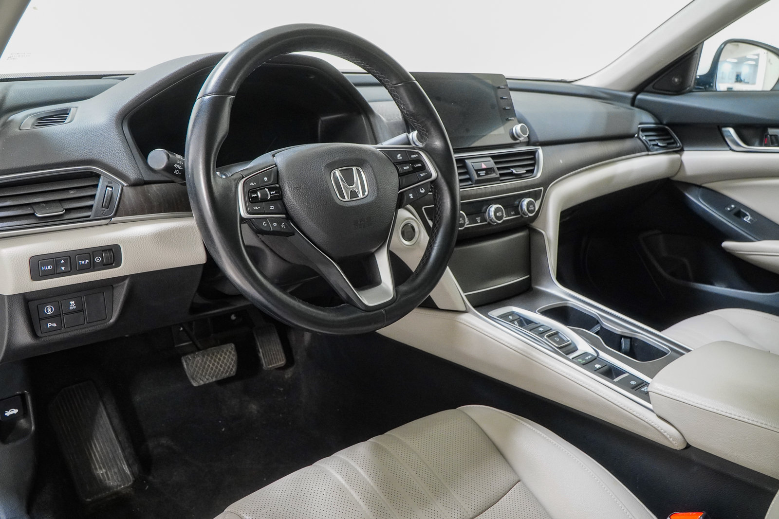 Used 2019 Honda Accord Touring image 19