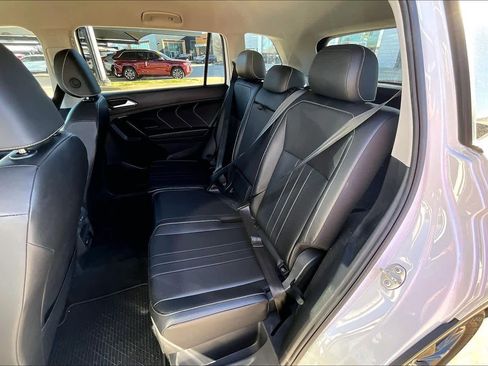 Used 2024 Volkswagen Tiguan Wolfsburg Edition image 38