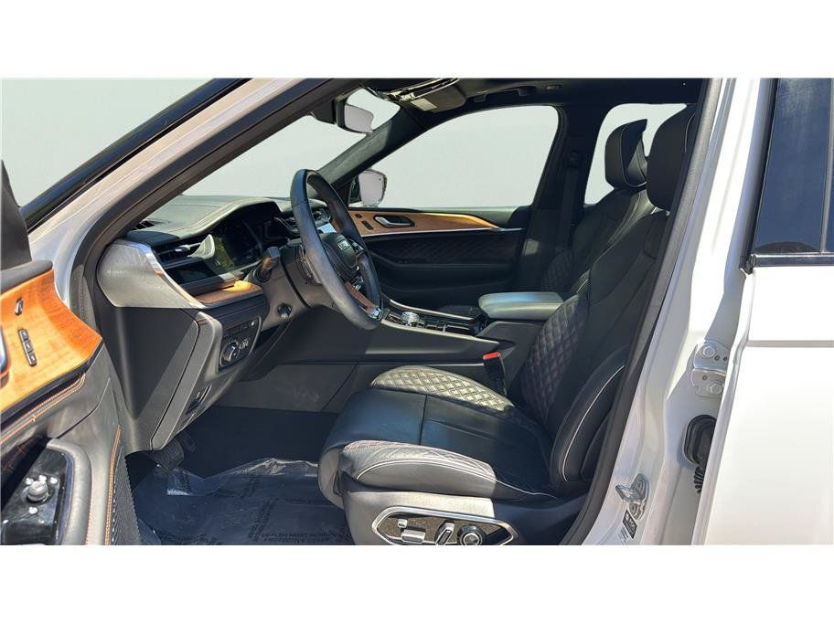 Used 2022 Jeep Grand Cherokee Summit AWD/4WD image 10