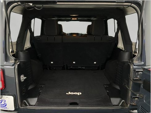 Used 2016 Jeep Wrangler Unlimited Sahara w/ Connectivity Group AWD/4WD image 6