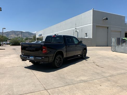 Used 2025 RAM 1500 Laramie AWD/4WD image 5
