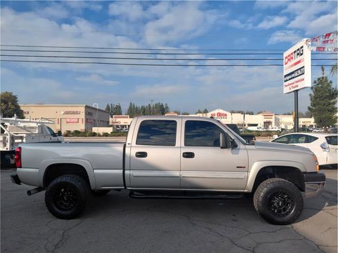 Used 2005 Chevrolet Silverado 2500 LS w/ Heavy-Duty Power Package image 3