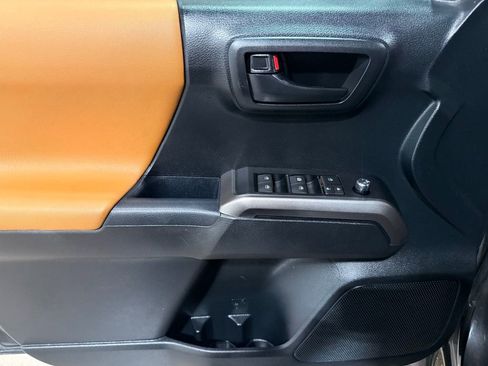 Used 2017 Toyota Tacoma SR5 image 13