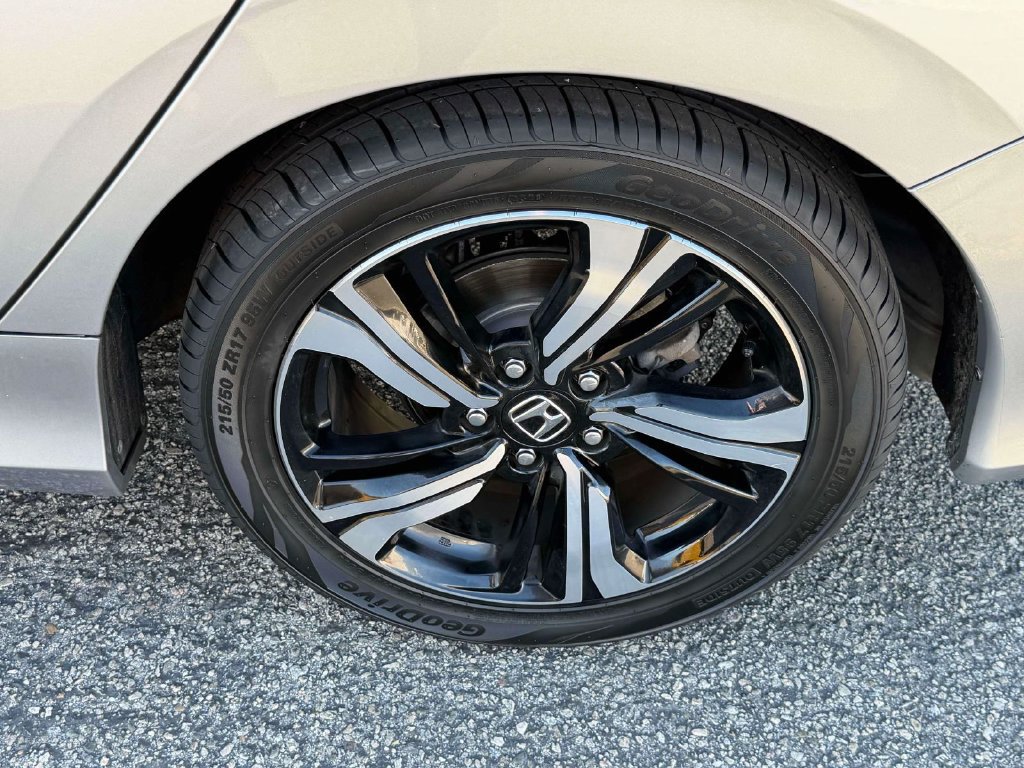 Used 2017 Honda Civic Touring image 30