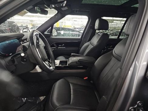 Used 2025 Land Rover Range Rover SE image 5