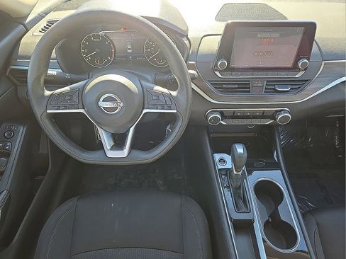 Used 2024 Nissan Altima 2.5 SV image 18