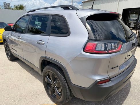 Used 2021 Jeep Cherokee Latitude Plus AWD/4WD image 3