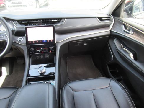 Used 2023 Jeep Grand Cherokee L Limited w/ Luxury Tech Group II RWD image 16