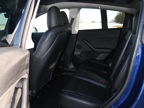 Used 2021 Tesla Model Y 2WD image 16