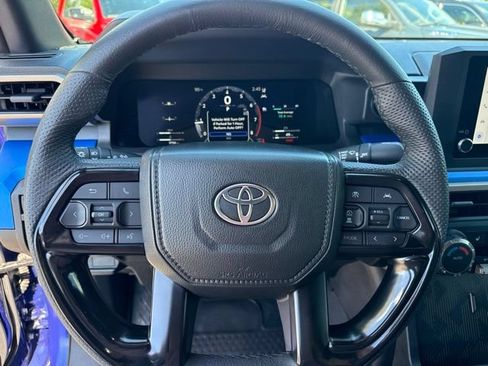 Used 2025 Toyota Tacoma TRD Off-Road AWD/4WD image 11