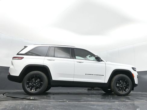 New 2026 Jeep Grand Cherokee Laredo image 33