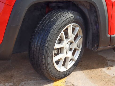 Used 2019 Jeep Renegade Latitude image 17